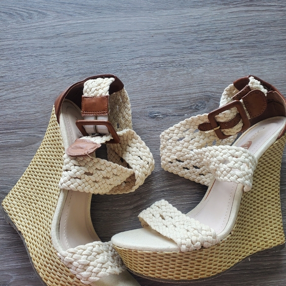 Beige Rue 21 etc Wedge Sandals Size M 7/8 - Picture 3 of 8